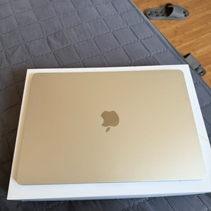 MacBook airm2 15 8/512