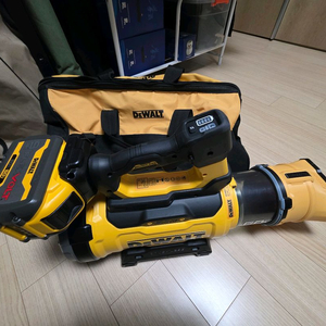 디월트 송풍기DCMBL777X1+숏노즐 팔아요.