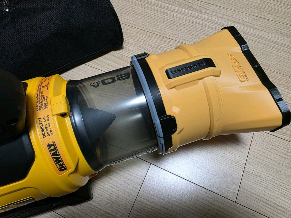 디월트 송풍기DCMBL777X1+숏노즐 팔아요.--2