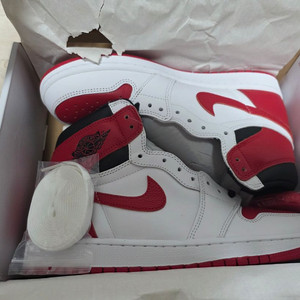 [275] 조던1 레트로하이 OG 헤리티지(흰빨) 새거 판매