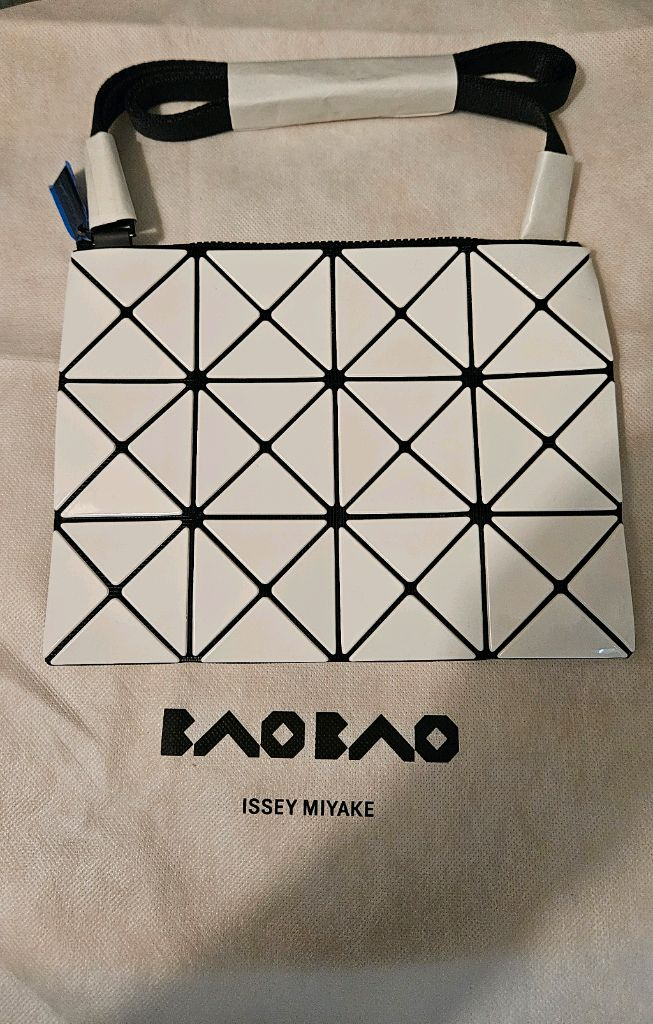 바오바오 루센트 크로스 숄더백 화이트--2