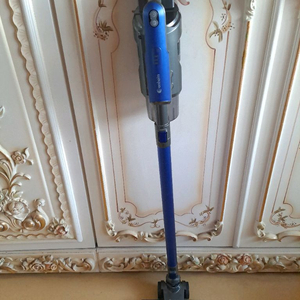 벤하임 무선 청소기 v10 plus 팝니다