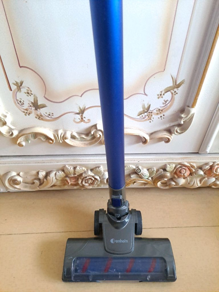 벤하임 무선 청소기 v10 plus 팝니다--2