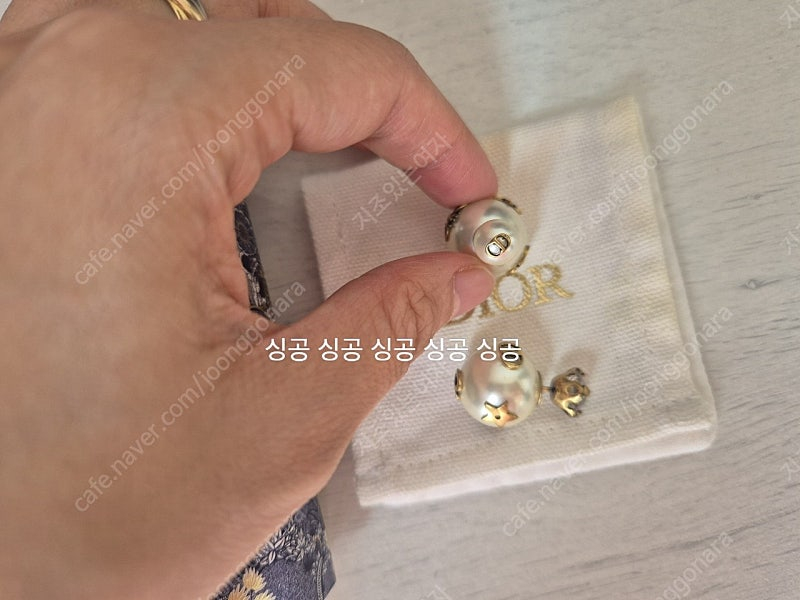 디올 트라이벌 귀걸이 (꿀벌 트라이벌 디올) 이미지
