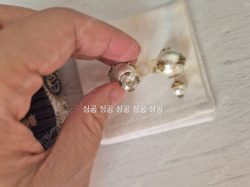 디올 트라이벌 귀걸이 (꿀벌 트라이벌 디올) 이미지