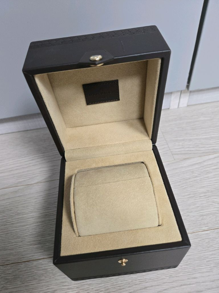 루이비통 시계 케이스 (정품) 이미지