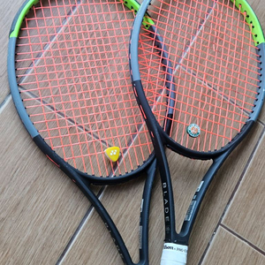 윌슨 블레이드 V7 테니스라켓 두개 이미지