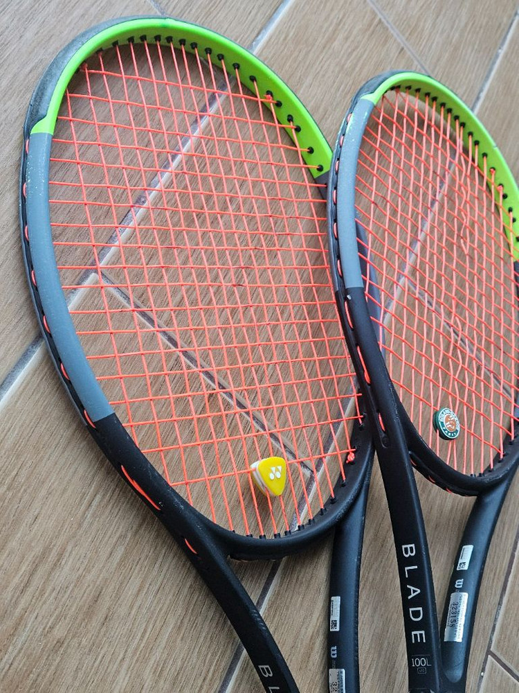 윌슨 블레이드 V7 테니스라켓 두개 이미지