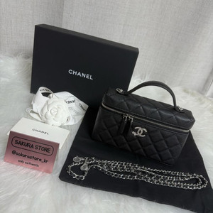 샤넬 크로스 블랙 스타 베니티백 이미지