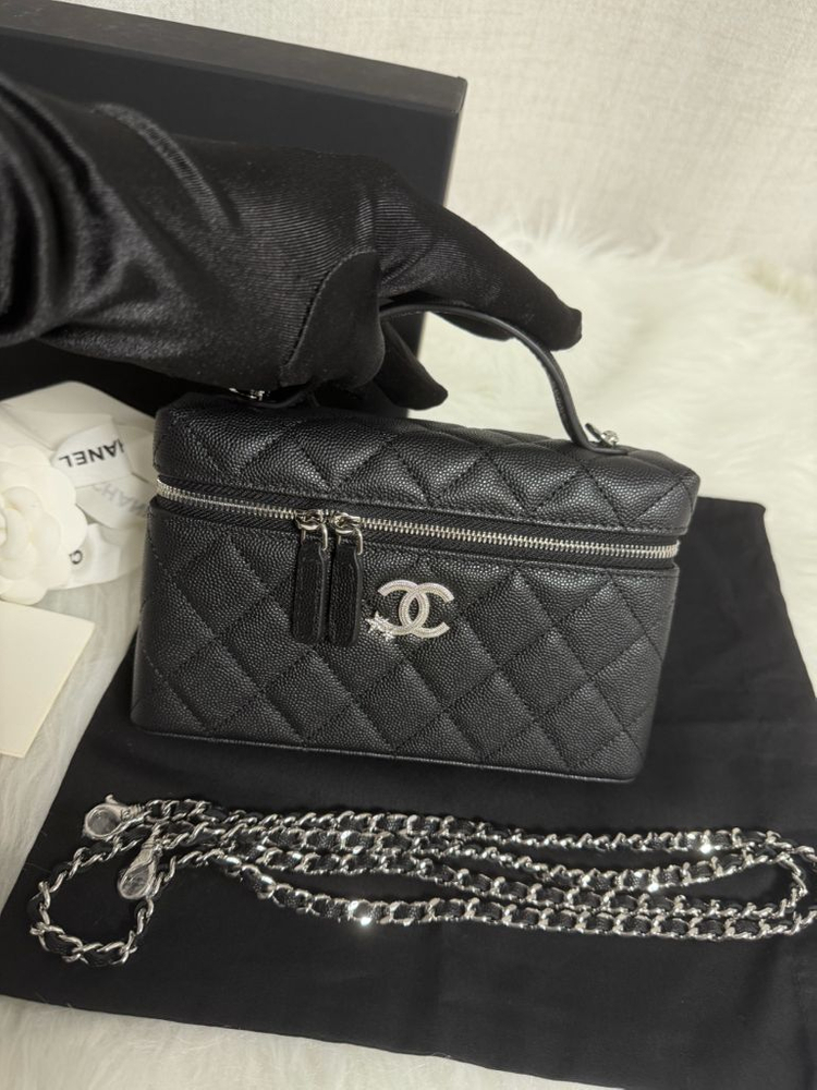 샤넬 크로스 블랙 스타 베니티백 이미지