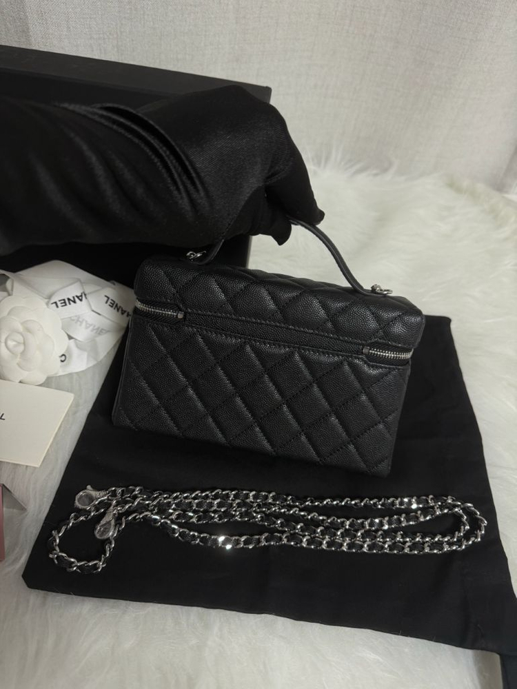 샤넬 크로스 블랙 스타 베니티백 이미지