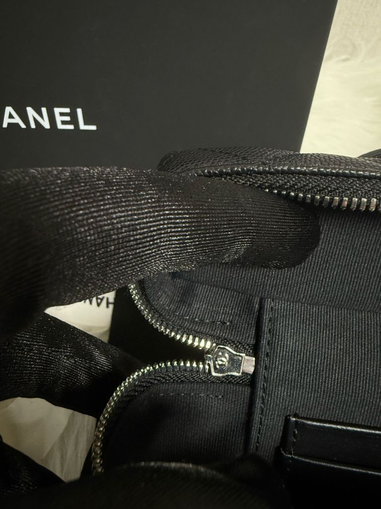 샤넬 크로스 블랙 스타 베니티백 이미지