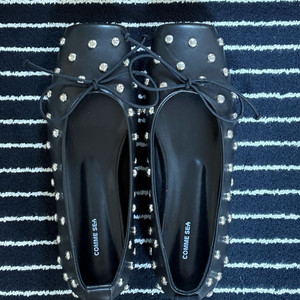 꼼시아 스터드 발레리나 슈즈 235사이즈