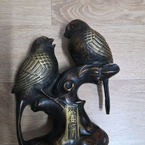 쌍둥이 새 나비 장식품