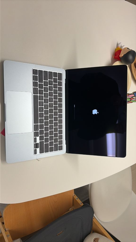 맥북 에어 M4 13 16/512--2