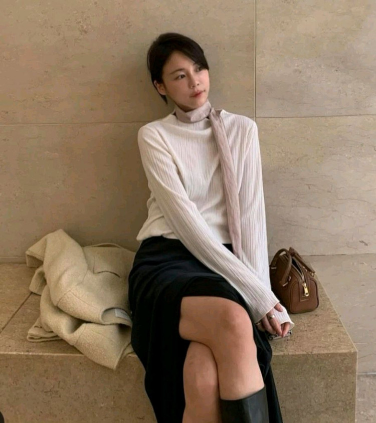 유메르 쉬르 플리츠 블라우스 ( 배송온 봉투 그대로 , 새제품 )--1