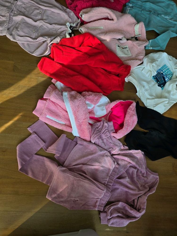 2번닥스키즈 여아 120~130싸이즈 점퍼 패딩 하의 상의30가지품목 일괄90만원 판매해요 이미지