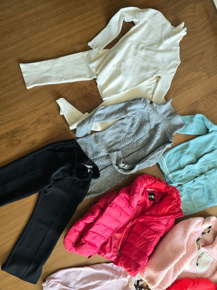 2번닥스키즈 여아 120~130싸이즈 점퍼 패딩 하의 상의30가지품목 일괄90만원 판매해요 이미지