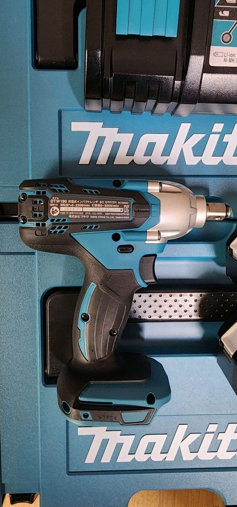 새제품/마끼다 18V 충전 임팩렌치/ DTW190 세트--4