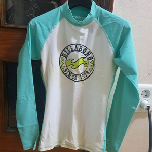 빌라봉 여성 래쉬가드 이미지