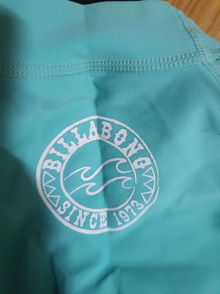 빌라봉 여성 래쉬가드 이미지