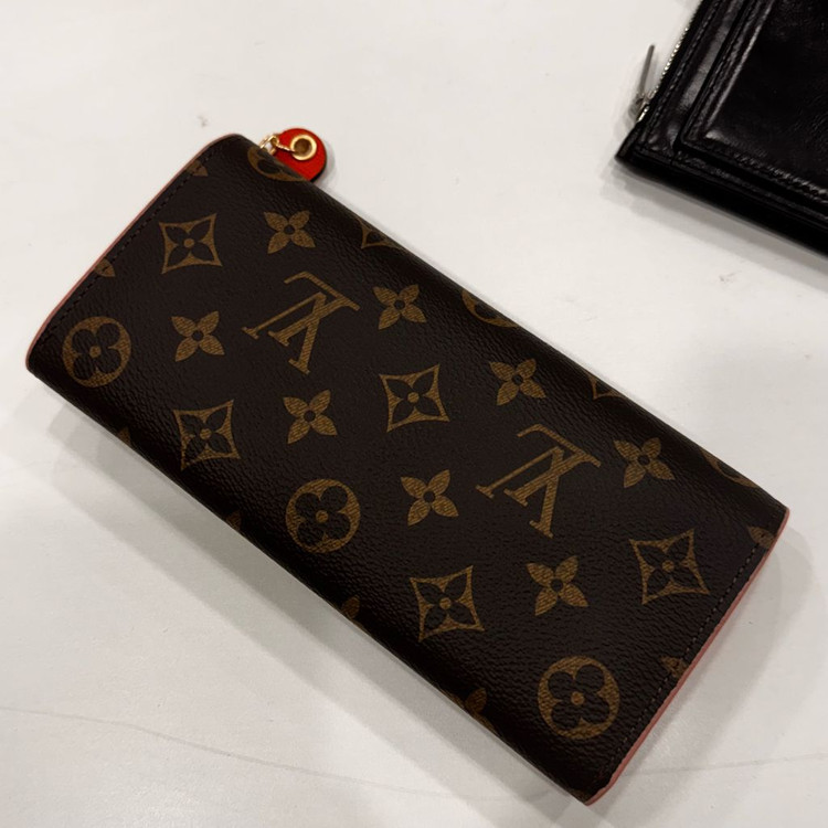 루이 플라워 모노그램 장지갑--2