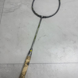 칼톤 배드민턴라켓 파워플로우 808 신동급 팝니다.