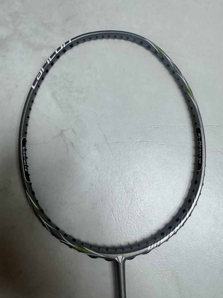 칼톤 배드민턴라켓 파워플로우 808 신동급 팝니다.--2