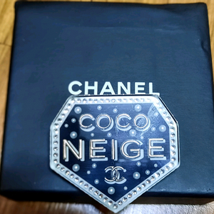 샤넬 코코네이지 브로치예요. 정품