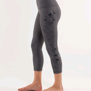 룰루레몬 Hold Me Close Crop 6 사이즈 레깅스