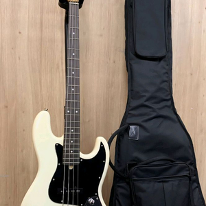 일본 바커스 유니버스 재즈베이스 WH