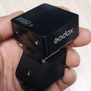 고독스 IT20 미니 카메라 플래시 + TR-O 핫슈 라이저 팝니다.