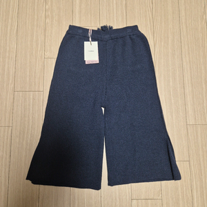 룰라비 7세 120cm 니트 와이드 팬츠 판매합니다.