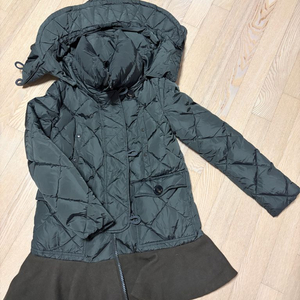 몽클레어 여성 프릴 패딩