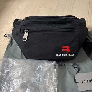 발렌시아가 익스플로러 자수 로고 나일론 벨트백