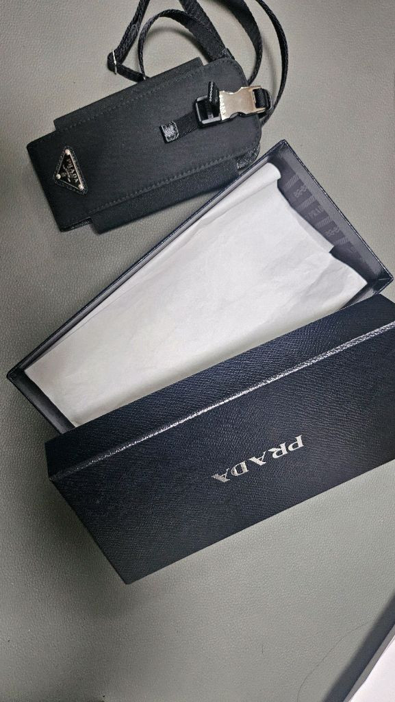 프라다 삼각로고 나일론 폰케이스 크로스백 1ZT023 정품 이미지