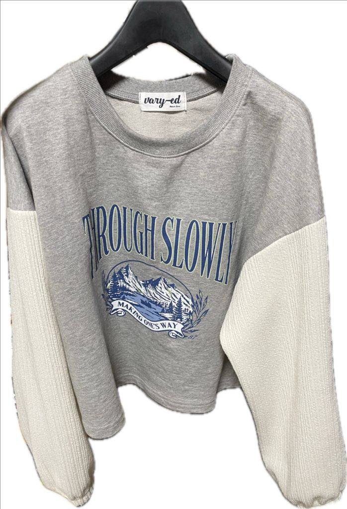 회색 반크롭 맨투맨--2