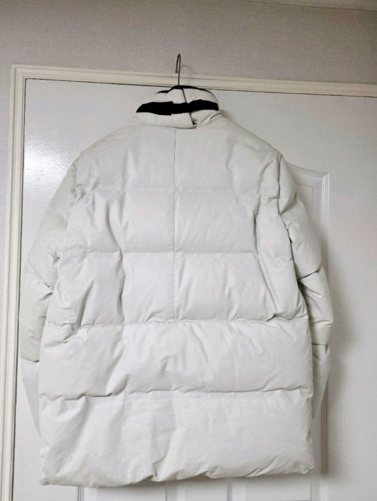 스톤아일랜드 화이트 와펜 페더 웨잇 레더 가죽 패딩 무스탕--1