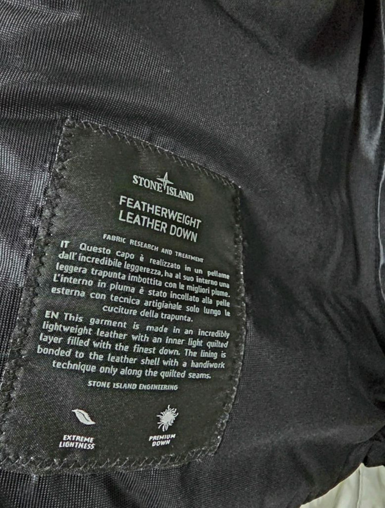 스톤아일랜드 화이트 와펜 페더 웨잇 레더 가죽 패딩 무스탕--3