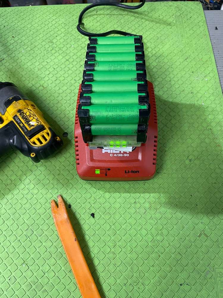 전동 킥보드 전동 공구 진공청소기 배터리 리필 벨런싱 이미지