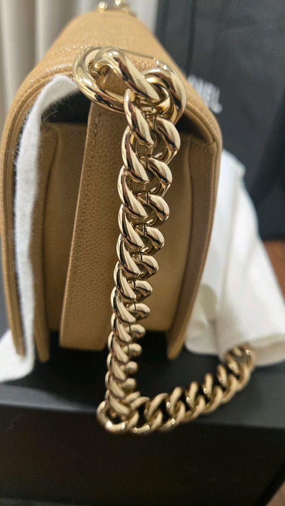 샤넬 보이 플랩백 미듐 22년 시즌 베이지 금장 상태 최상 풀박스 이미지