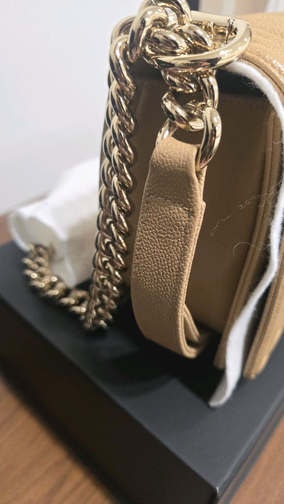 샤넬 보이 플랩백 미듐 22년 시즌 베이지 금장 상태 최상 풀박스 이미지