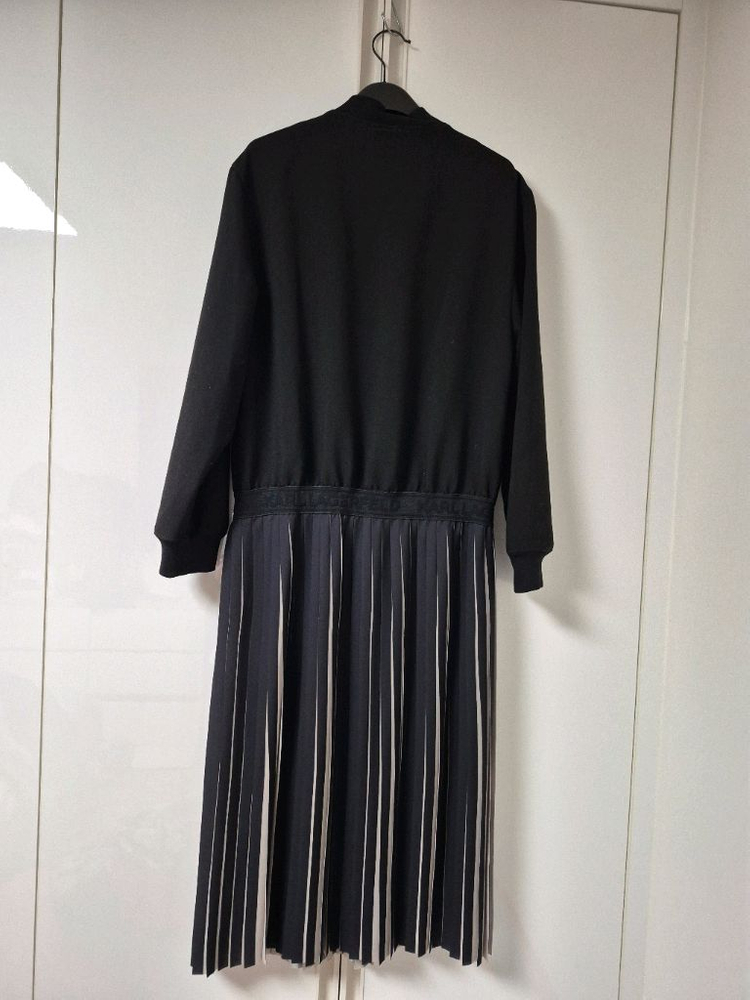 칼라거펠트 집업 주름원피스77사이즈블랙.지퍼가 2개 상하라 활동이--2