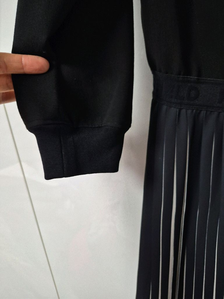 칼라거펠트 집업 주름원피스77사이즈블랙.지퍼가 2개 상하라 활동이--9