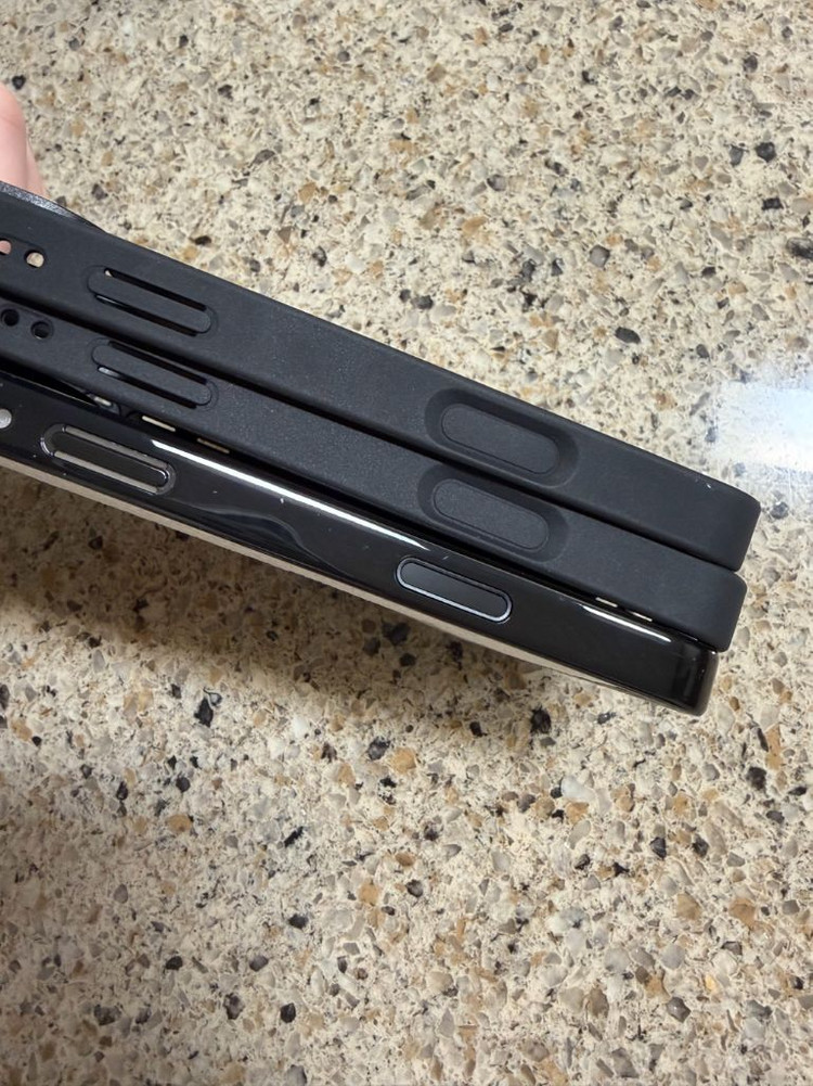 아이폰 17프로맥스 케이스 3개 일괄 팝니다--1