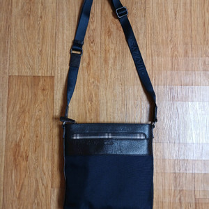헤지스(정품) 남성 소가죽 배색 크로스백 (네이비) (컬러 예쁘고 / 깨끗하고 좋아요)