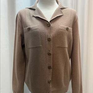 새옷급한섬 TIME 울100% 금장버튼 카라 니트 가디건 90 (55) 베이지 이미지