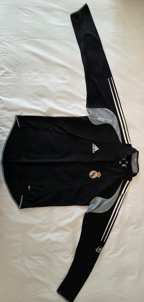 04-05 레알 마드리드 트레이닝 탑 TRG 100 신품 팝니다--1