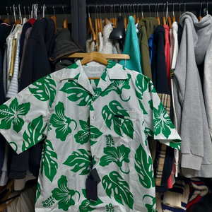 프라다 트로피칼 나뭇잎 반팔 오버 셔츠 삼각로고 M 백화점판