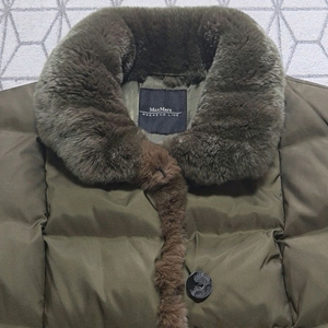 막스마라 위켄드 정품 다운숏 패딩 판매합니다.